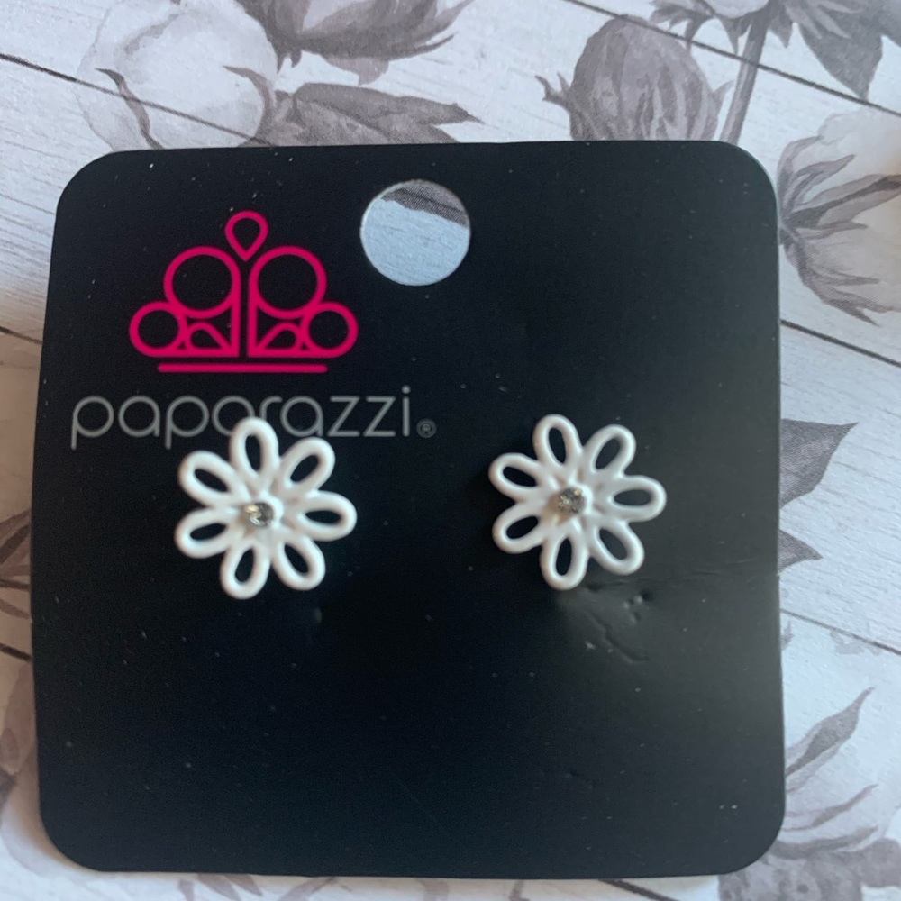 Girls post earrings